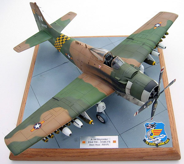 Tamiya 61073 1//48 Scale Model Aircraft Kit U.S.Air Force Douglas A-1J Skyraider