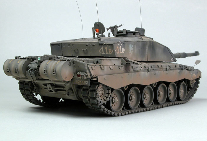 Challenger 2 by Andrew Judson (Trumpeter and Accurate Armour 1/35)