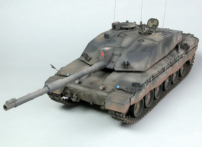 Challenger 2 by Andrew Judson (Trumpeter and Accurate Armour 1/35)